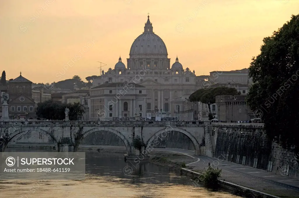 Bridge Ponte Sant'Angelo, Tiber river and St. Peter's Basilica, Vatican City, Rome, Lazio, Italy, Europe