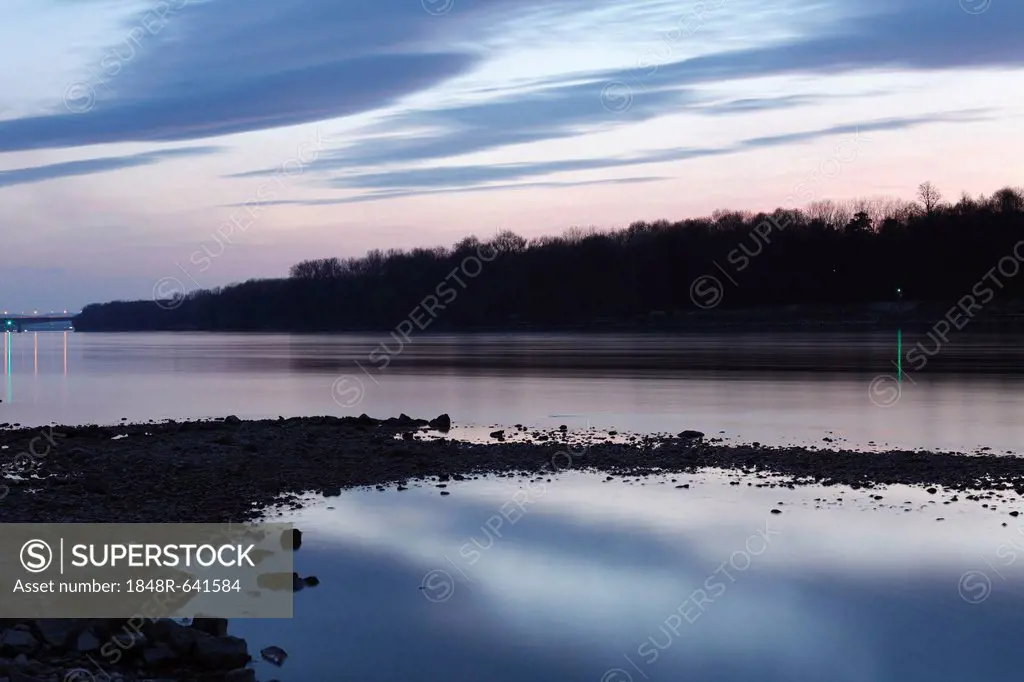 Danube River near Schoenbuehel, dusk, Wachau valley, Mostviertel region, Lower Austria, Austria, Europe