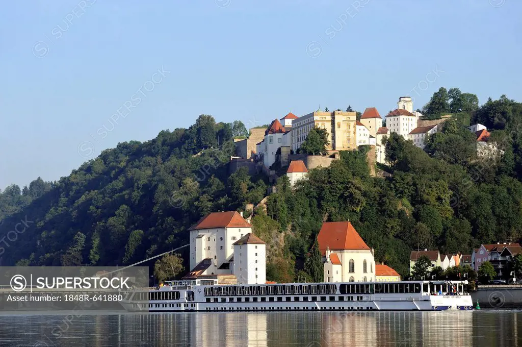 Passenger ship on the Danube River, Veste Oberhaus fortress and Veste Niederhaus fortress, Passau, Lower Bavaria, Bavaria, Germany, Europe, PublicGrou...