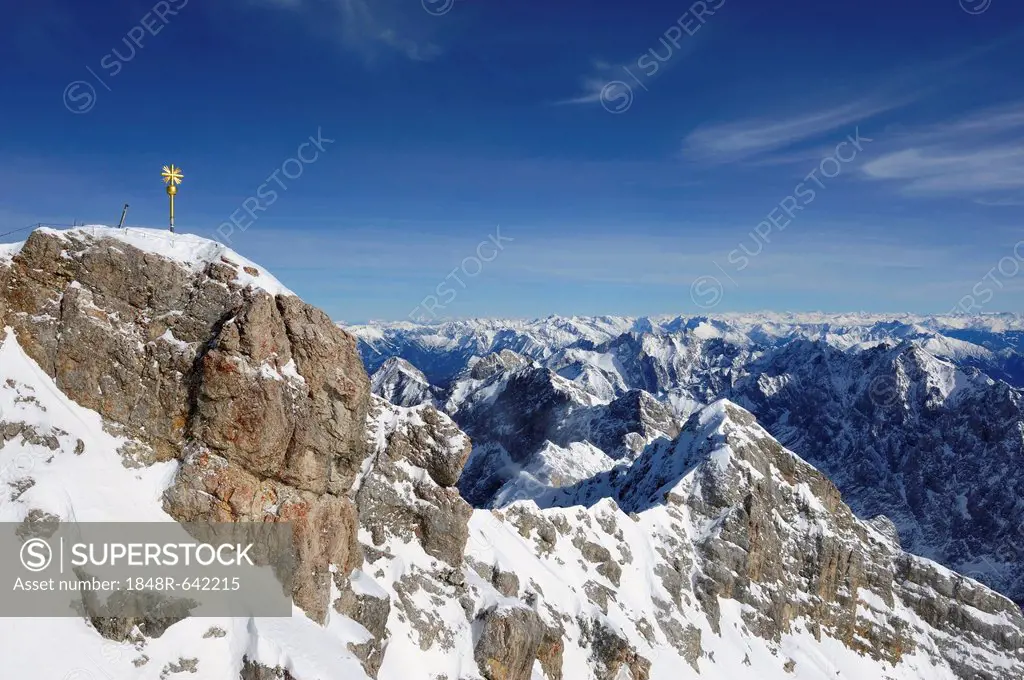 Zugspitze Mountain, 2962m, with the summit cross, newly restored in 2009, and Jubilaeumsgrat, Jubilee Way, Wetterstein Mountain Range, Werdenfels, Upp...