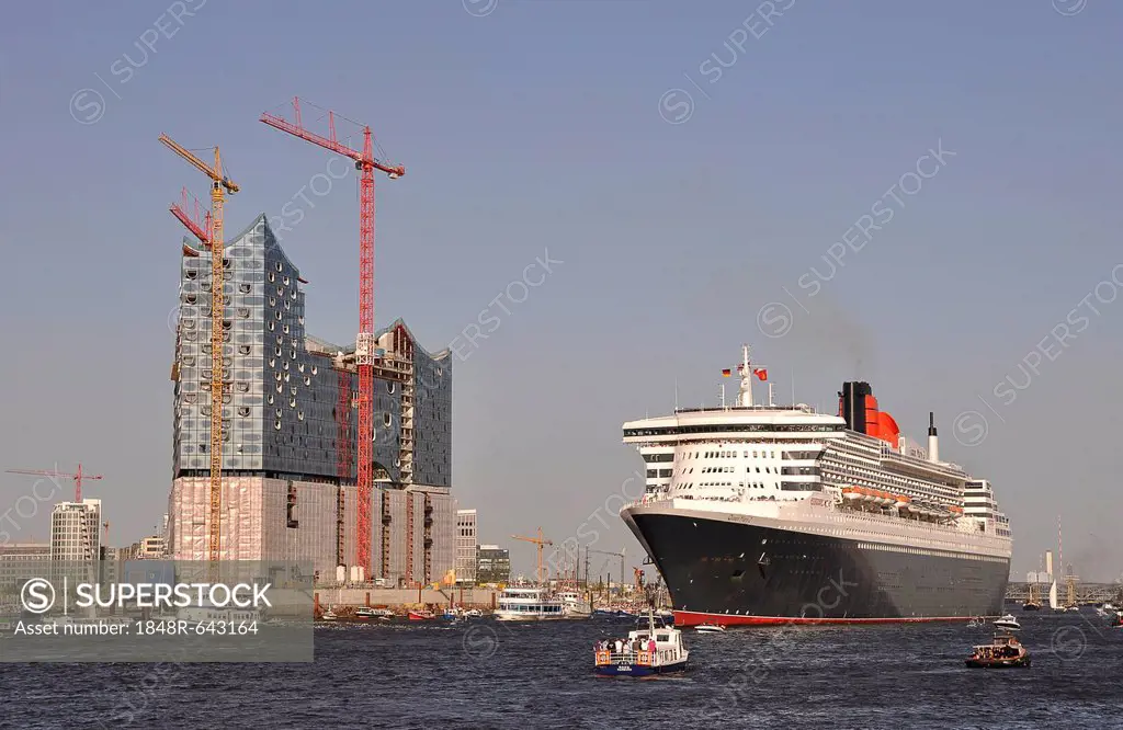 Queen Mary 2 in the harbor, Hamburg, Germany, Europe