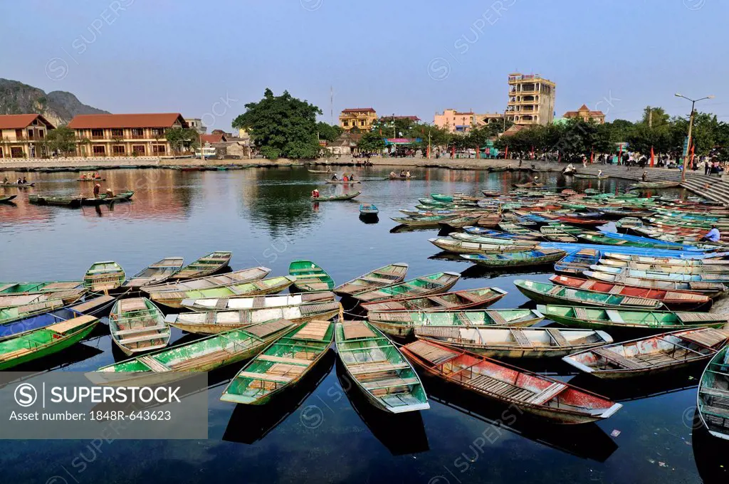 Rowing boats, Tam Coc region, Ninh Binh, dry Halong Bay, Vietnam, Southeast Asia, Asia