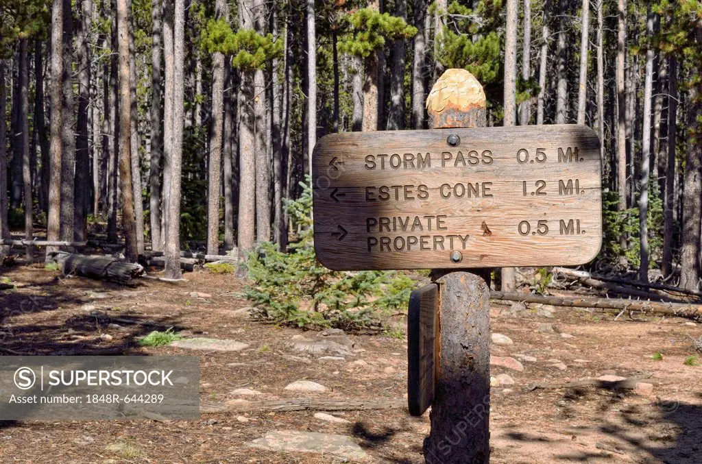 Signpost on the hiking trail to Eugenia Mine, Estes Park, Rocky Mountain National Park, Colorado, USA