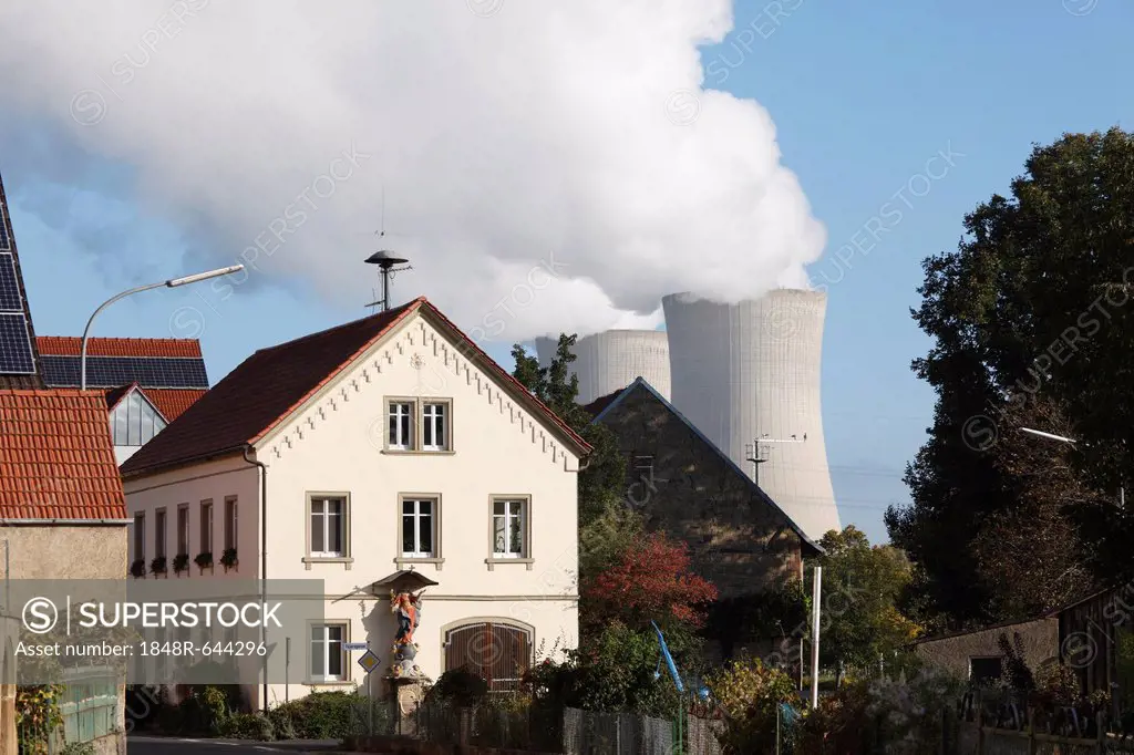 Garstadt, cooling towers of Grafenrheinfeld Nuclear Power Plant near Schweinfurt, Lower Franconia, Franconia, Bavaria, Germany, Europe, PublicGround