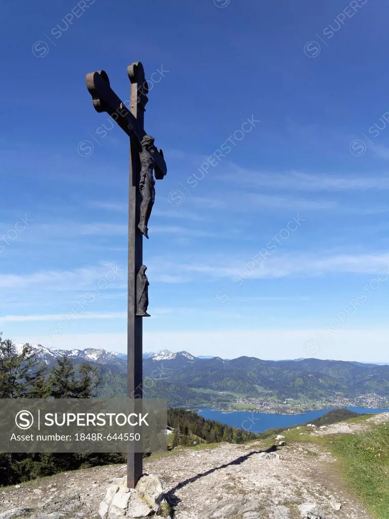 Cross on the summit of Baumgartenschneid mountain, lake Tegernsee and Bad Wiessee, Tegernsee valley, Mangfall Mountains, Upper Bavaria, Bavaria, Germa...