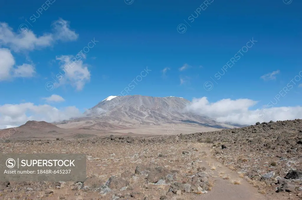 View across the Kibo Saddle to the summit of Mt Kilimanjaro, Marangu Route, Tanzania, East Africa, Africa