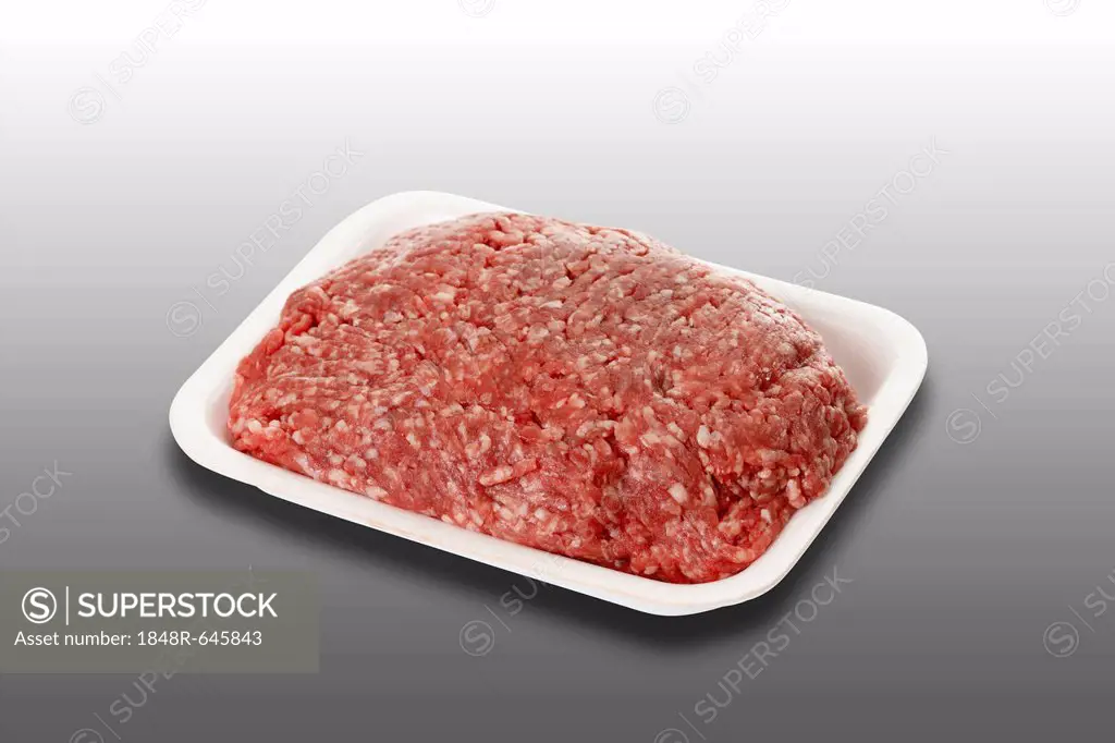 Minced meat, half ground beef, half ground pork, in plastic tray