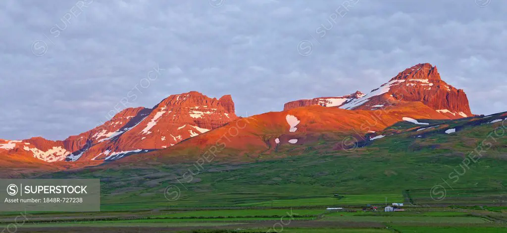 Dyrfjoell massif in the morning light, Bakkagerði, Iceland, Europe