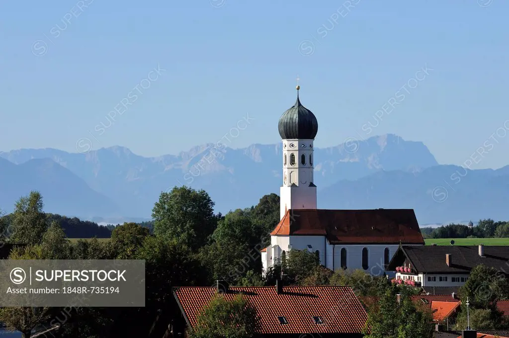 Mariae Himmelfahrt parish church, Muensing on Lake Starnberg, Zugspitze mountain, Alps, Fuenfseenland area, Upper Bavaria, Bavaria, Germany, Europe, P...
