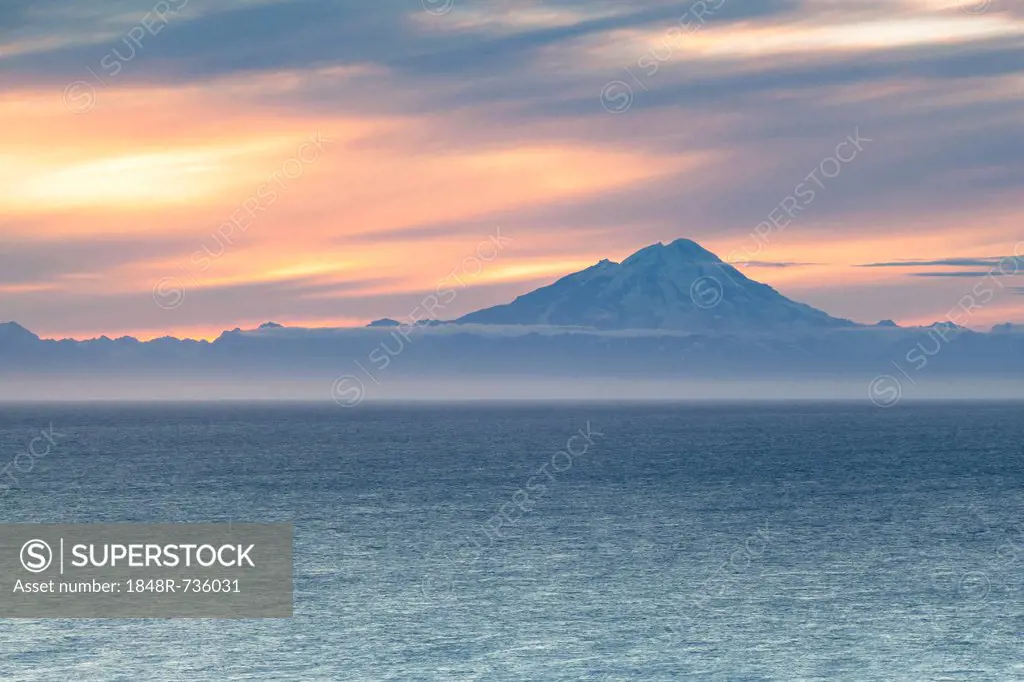Mount Redoubt stratovolcano, Aleutian Range, Cook Inlet, Alaska, USA