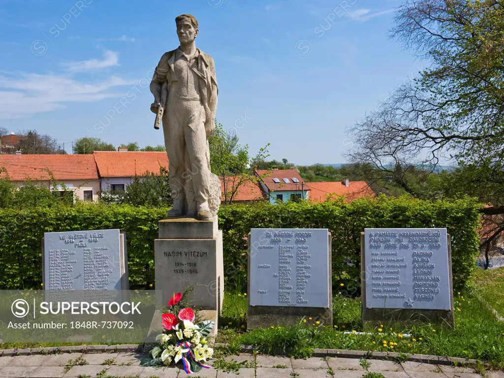 Memorial to victims of World War I and II, Vinicne Sumice, Brno-Country district, South Moravia region, Czech Republic, Europe