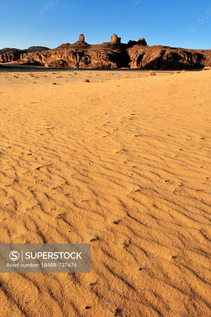 Sandstone rock formation and dunes on Tasset Plateau, Tassili n'Ajjer National Park, Unesco World Heritage Site, Wilaya Illizi, Algeria, Sahara desert...