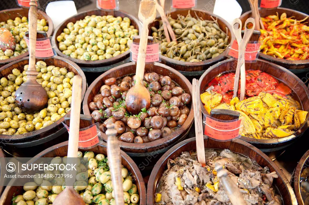 Market, vegetable stand, tasty marinated Mediterranean vegetables, peppers, artichokes, eggplant, Viktualienmarkt market, Munich, Upper Bavaria, Bavar...