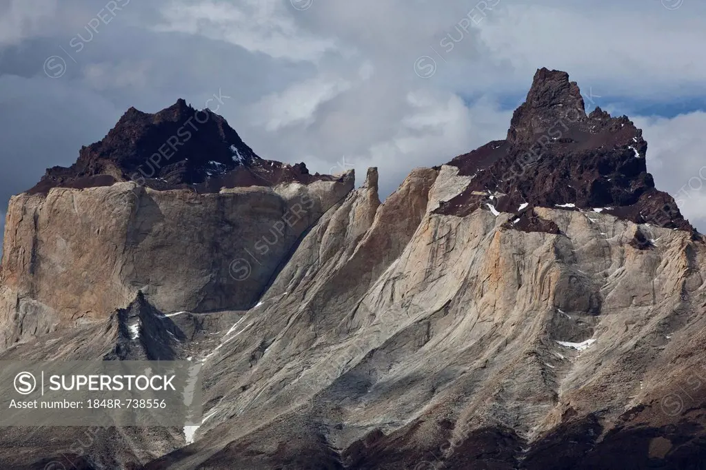 Dark peaks, Cuernos del Paine granite mountains, Torres del Paine National Park, Lake Pehoe, Magallanes Antarctica region, Patagonia, Chile, South Ame...