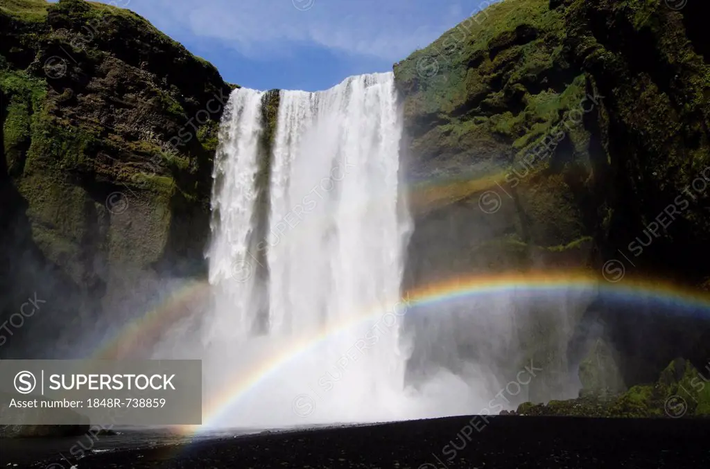 Rainbow, Skógafoss waterfall on the Skoga river, ring road, Suðurland, Sudurland, southern Iceland, Iceland, Europe