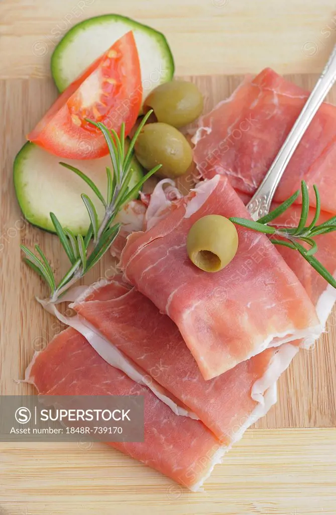Smoked ham with olives, rosemary, cucumber and tomato