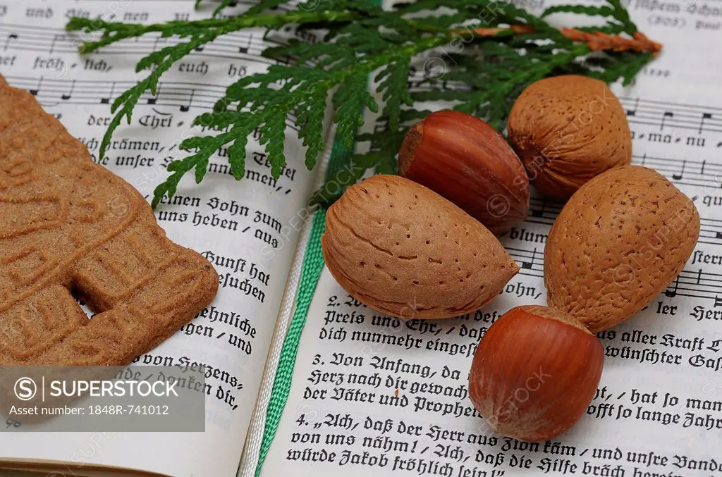 Hymn book, speculoos cookies, nuts, Christmas motif