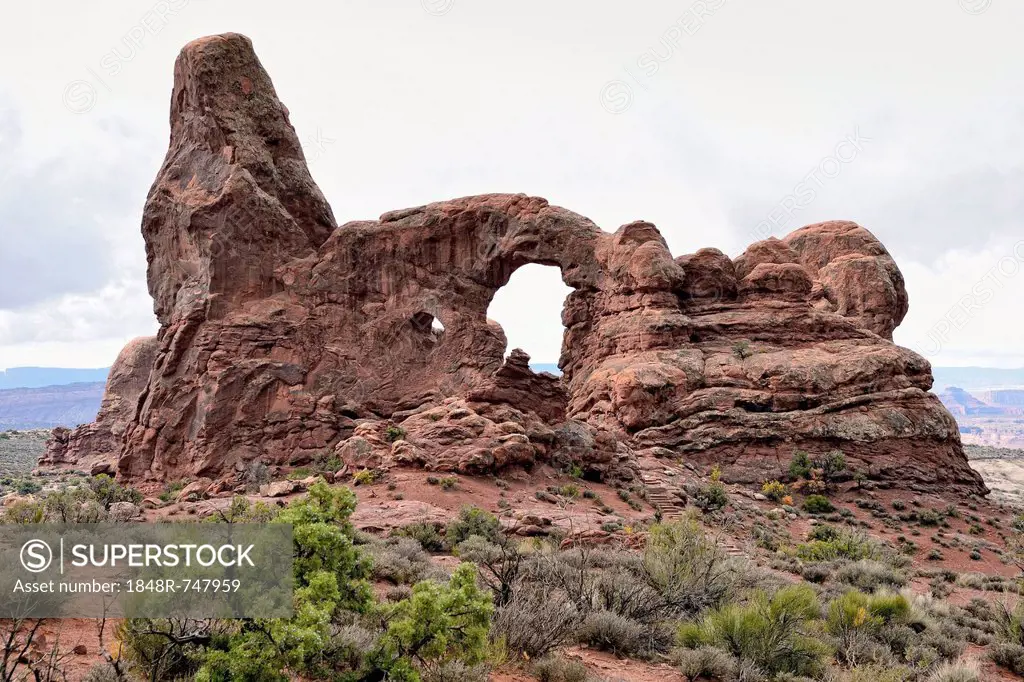 Turret Arch, rock formation of red sandstone, Arches National Park, Moab, Utah, USA