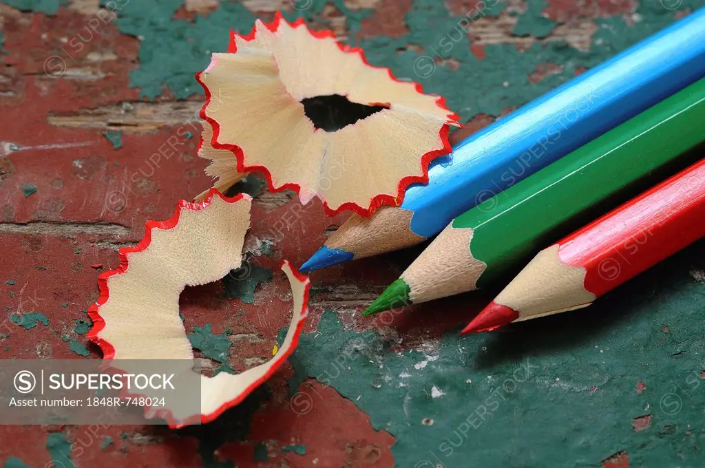 Wooden coloured pencils, sharpened with shavings