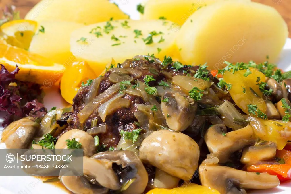 Meatloaf with mushrooms, peppers and boiled potatoes