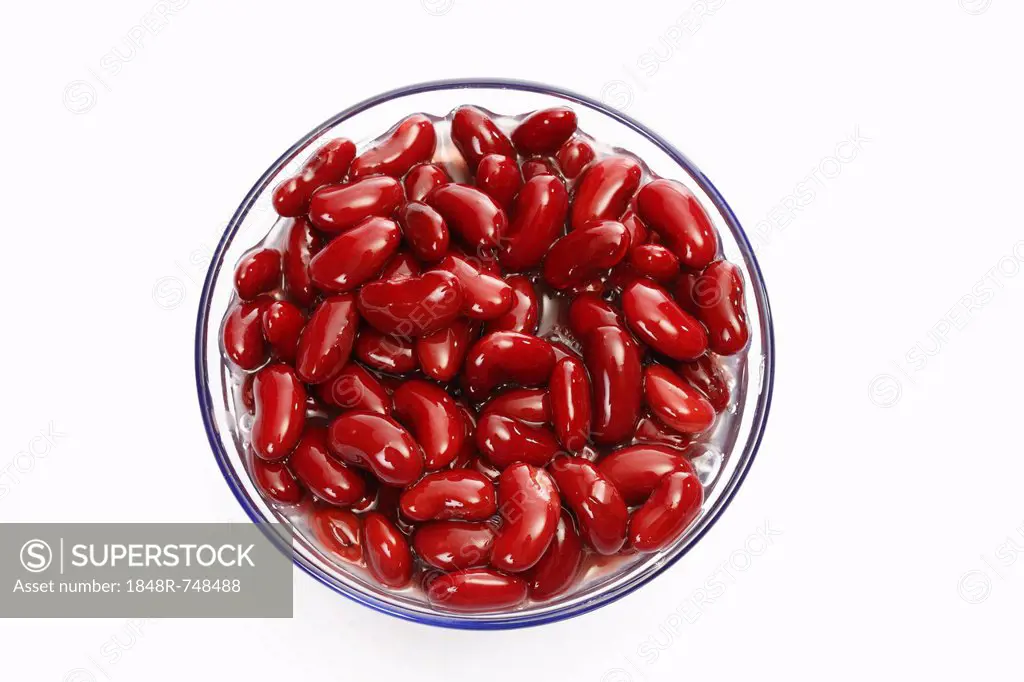 Kidney beans in a glass bowl
