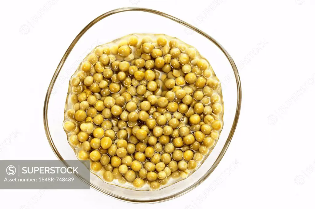 Canned peas in a glass bowl