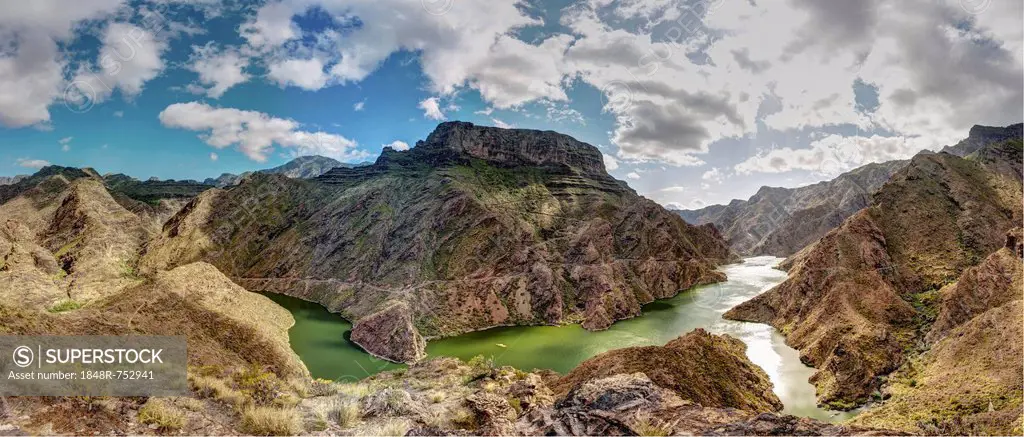 Embalse Presa del Parralillo reservoir, also called the green lake, in the mountains of Caldera de Tejeda, also called a petrified storm, Artenara Reg...