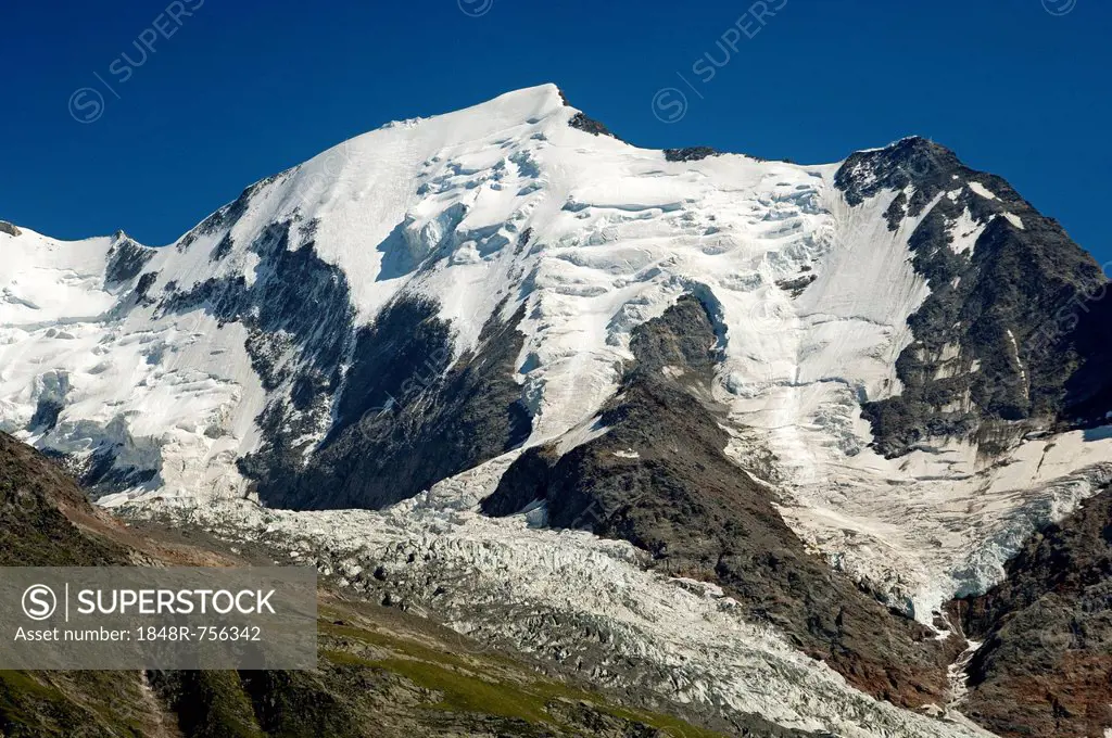 Northwest face of the Aiguille de Bionnassay over the Bionnassay glacier, Mont Blanc massif, Haute-Savoie, France, Europe