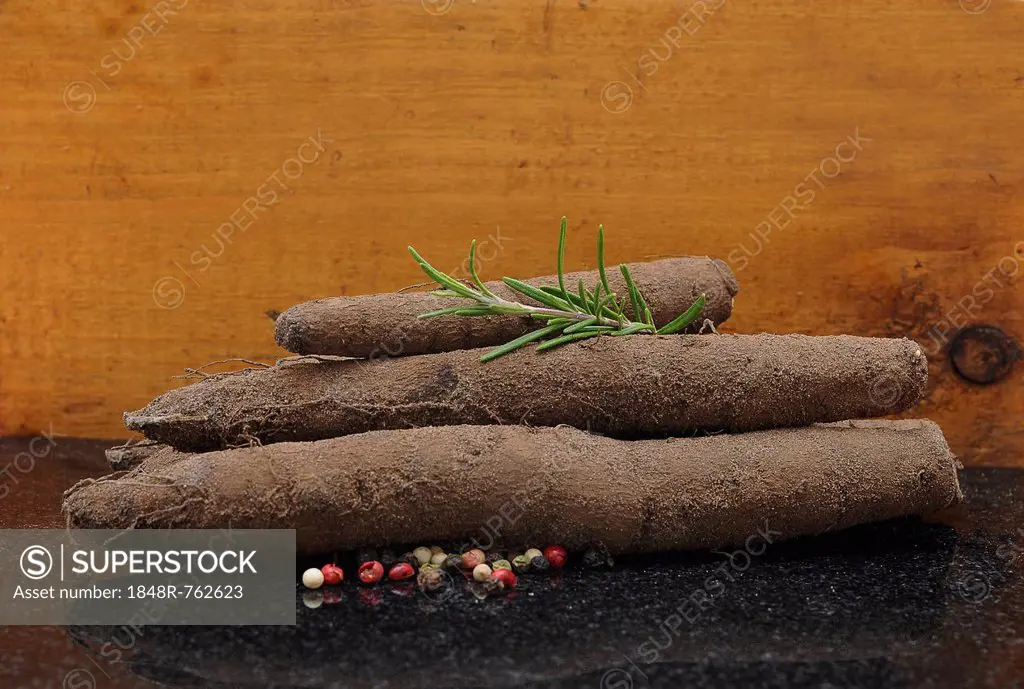 Salsify roots and pepper corns