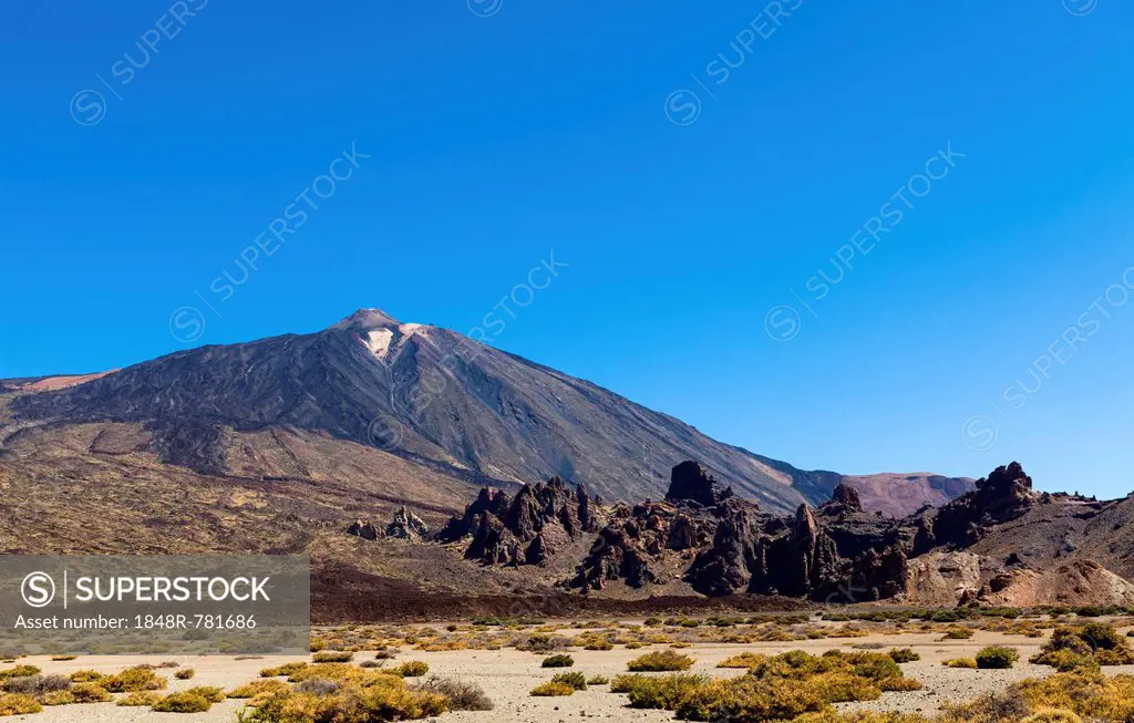 Pico del Teide volcano with lava rocks in the Teide National Park, UNESCO World Heritage Site, Vilaflor, Provinz Santa Cruz de Tenerife, Tenerife, Can...