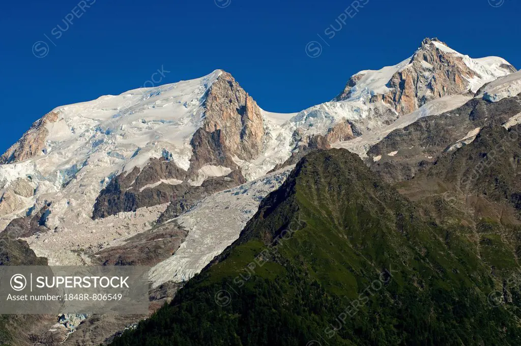 Bossons Glacier, Glacier des Bossons, summit of Mont Blanc du Tacul and Mont Maudit, left to right, Chamonix Valley, Chamonix, Savoy, France, Europe