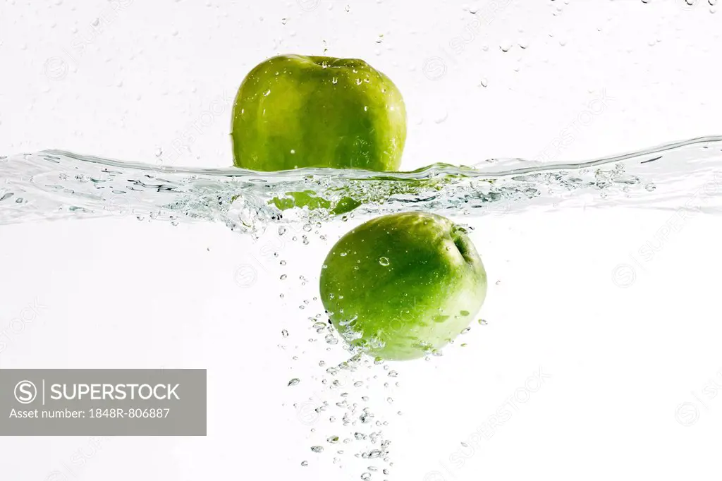 Apples, splash, water