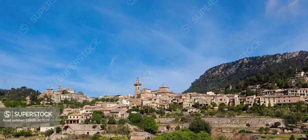 View of the old town of Valldemossa, Serra de Tramuntana, Northwestern Coast, Mallorca, Majorca, Balearic Islands, Spain, Europe