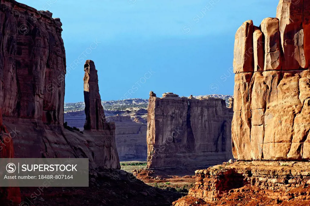 Rock formations of the Courthouse Towers, Arches-Nationalpark, near Moab, Utah, United States