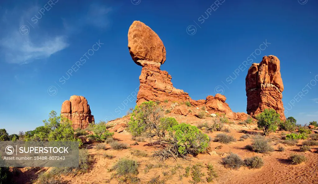 Balanced Rock rock formation, Arches-Nationalpark, near Moab, Utah, United States