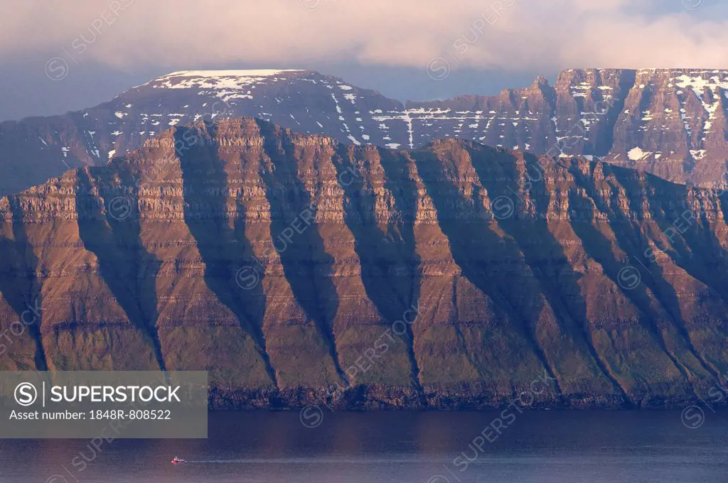 The islands of Kalsoy and Kunoy in the light of the midnight sun, Kalsoy, Norðoyar, Faroe Islands, Denmark