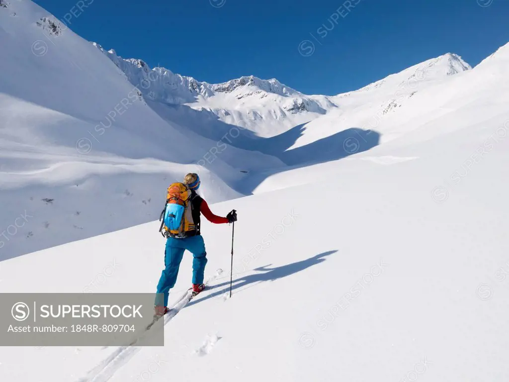 Ski tour walker to the Rietzer Grieskogel, Stubai Alps, Kühtai, Tyrol, Austria