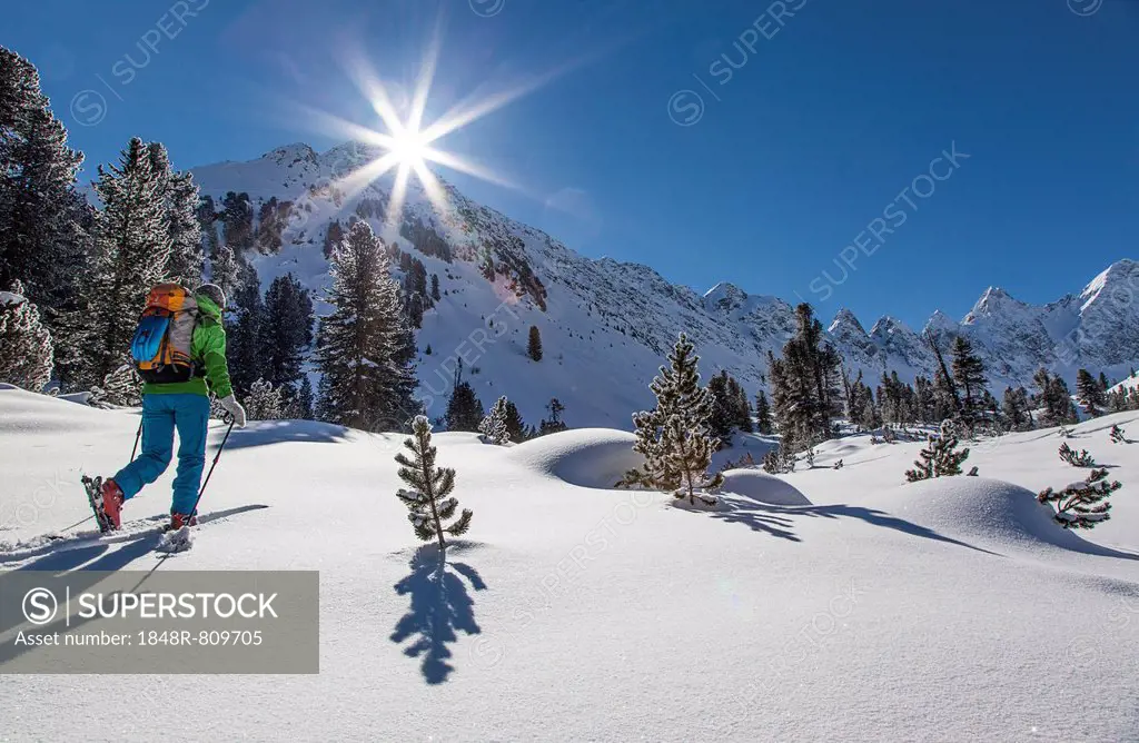 Ski tour walker to the Karlesspitze, Stubai Alps, Kühtai, Tyrol, Austria