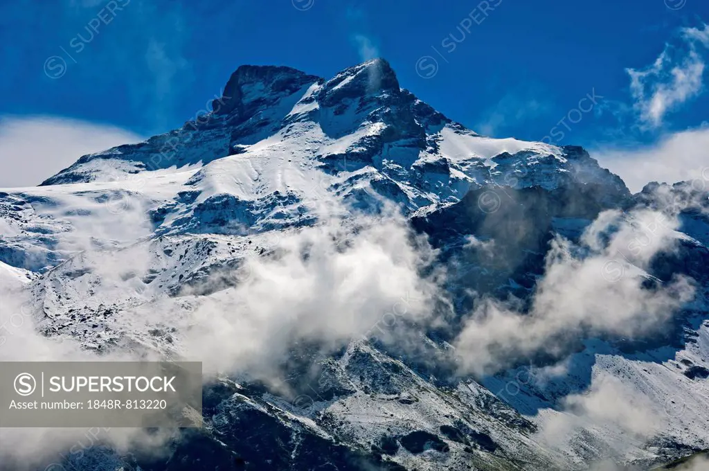 Gross Schaerhorn peak seen from the Klausen Pass road, Glarner Alpen, Canton of Uri, Switzerland