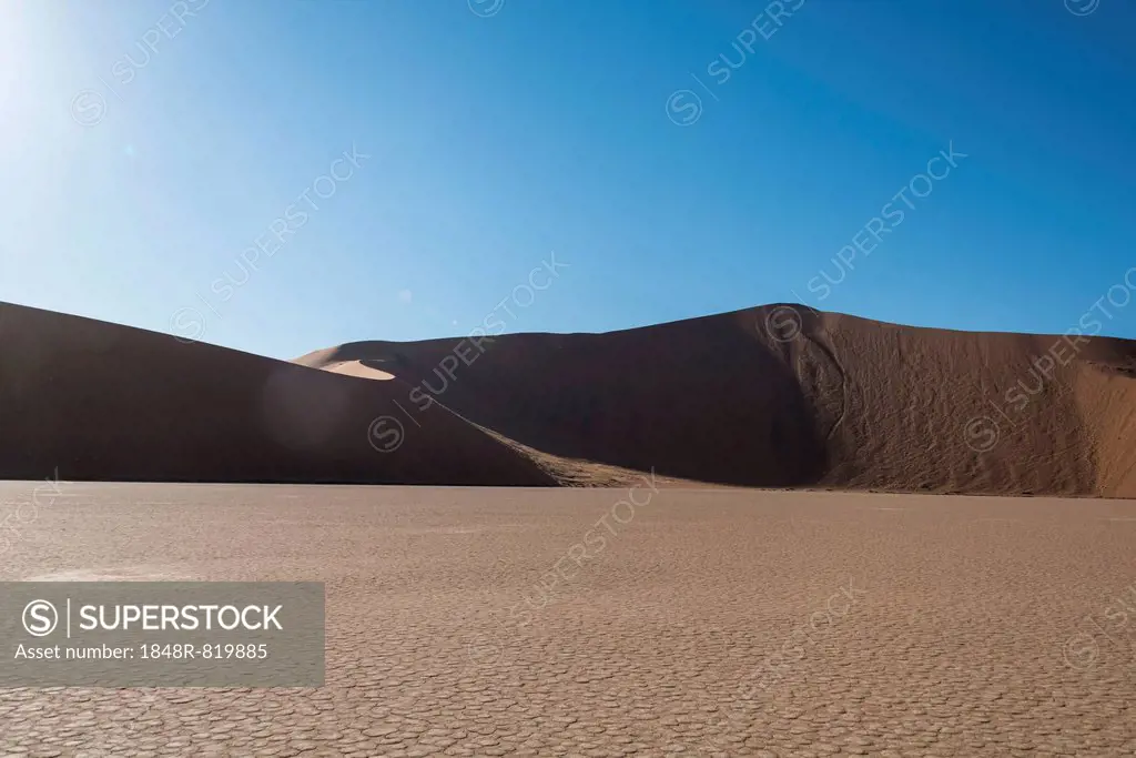 Salt and clay pan, Deadvlei, Sossusvlei, Namib Desert, Namibia