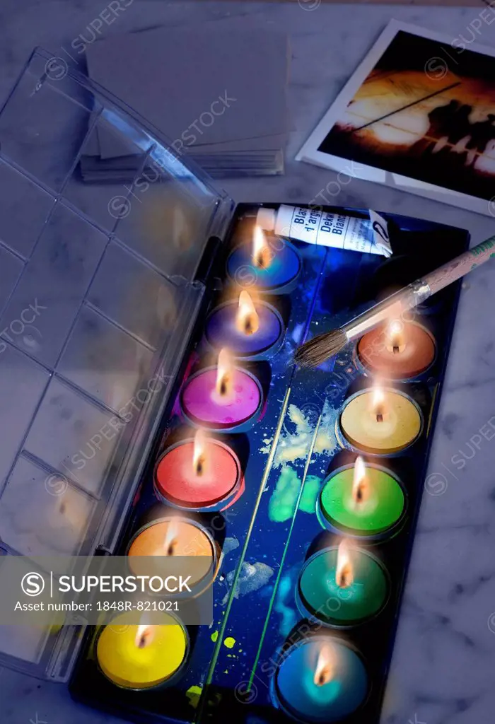 Symbolic image, color box with candles, light painting