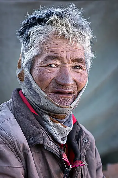 Portrait of elderly Changpa nomad, Ladkah, India, Asia
