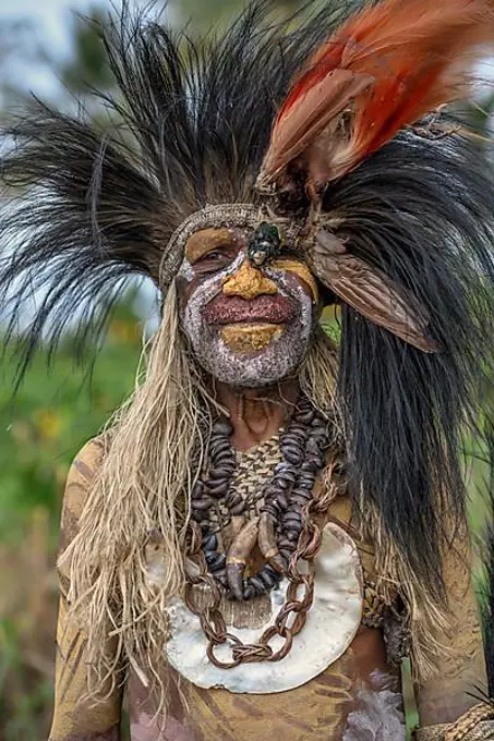 Head of tribe decorated with cassowary feathers and a bird of paradise, portrait, Usukof village, Lake Murray, Western Province, Papua New Guinea, Oceania