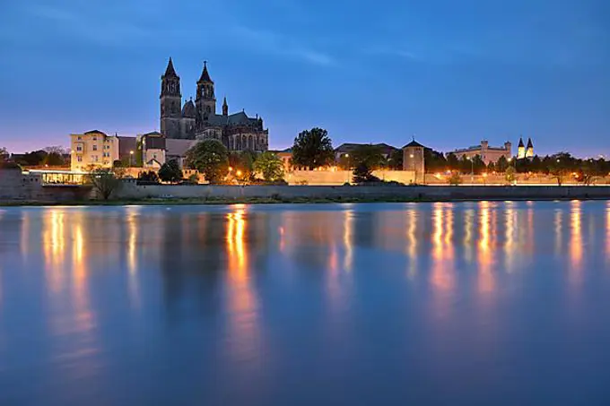City view with Magdeburg Cathedral at the river Elbe, dusk, Magdeburg, Saxony-Anhalt, Germany, Europe