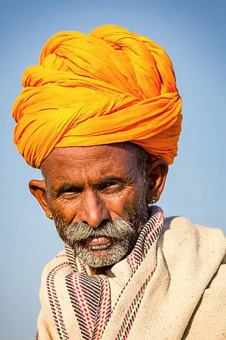Portrait of an elderly man from Rajasthan wearing a turban, Pushkar, Rajasthan, India, Asia
