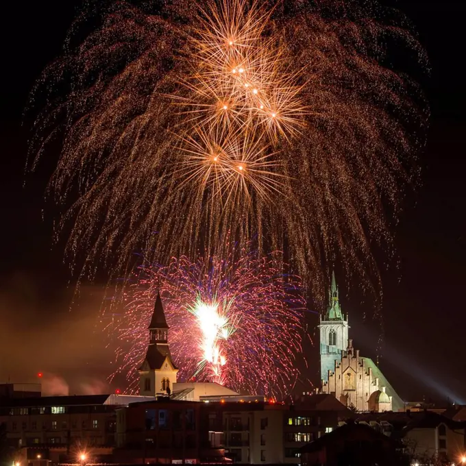 Fireworks over Schwaz on New Year's Eve with Spitalskirche and parish church, Schwaz, Tyrol, Austria