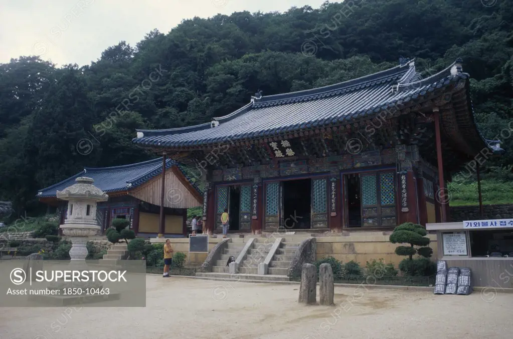 South Korea, Kangwon, Soraksan Nat. Park, Shinhungsa Temple.  Exterior Of Zen Meditation Temple First Built In 653 Ad.  Rebuilt In 1645 And Again After The Korean War After Twice Being Burnt To The Ground.