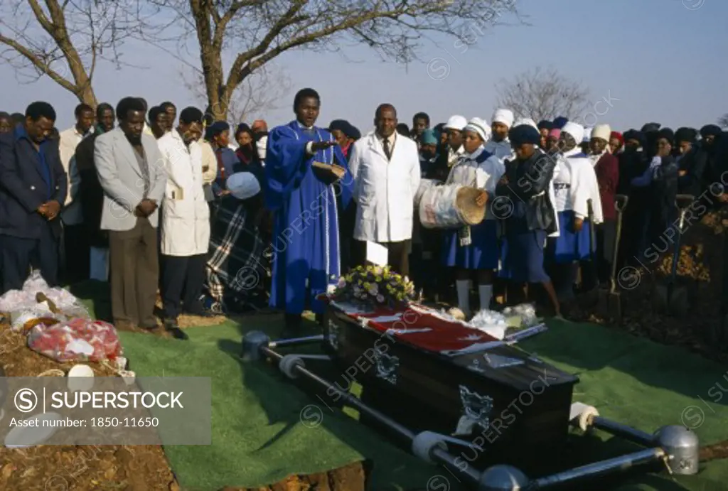 South Africa, Eastern Cape, Kraal, Hammaus.  Burial Service At Christian Funeral.