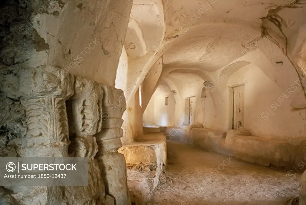 Libya, Ghadames, Passageway With Carved Pillars Re-Used As Supports In The Foreground.