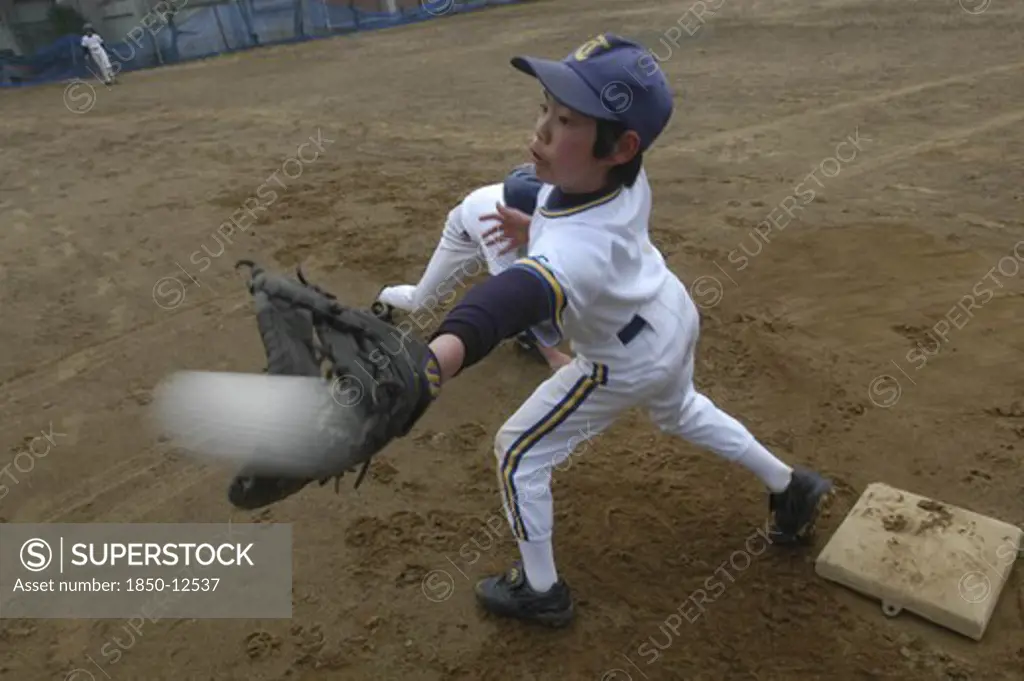 Japan, Chiba, Tako, 'First Baseman Satoshi Ui, 12 Year Old 6Th Grader, Reaches For A Pick Off Throw. Member Of Toujou Shonen Yakyu Baseball Club'